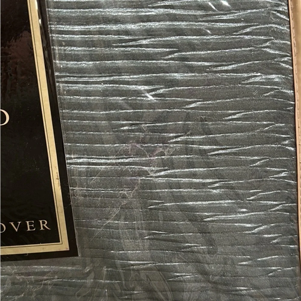 Suite 109 King pebbled satin duvet cover, two matching standard pillowcases NWT